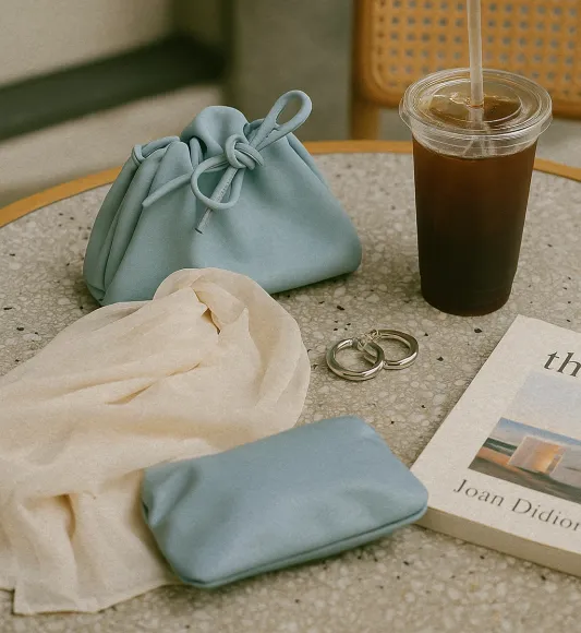 쿨톤 포인트 아이템 코디 감성 컷