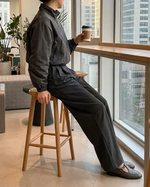 여자 바람막이 코디- 다리가 길어 보이는 크롭 바람막이 와이드 슬랙스 코디