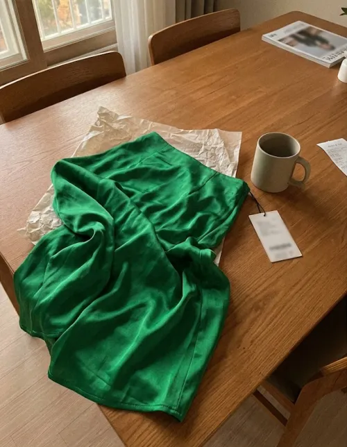 비비드 그린 새틴 스커트 가성비 브랜드 언박싱 질감